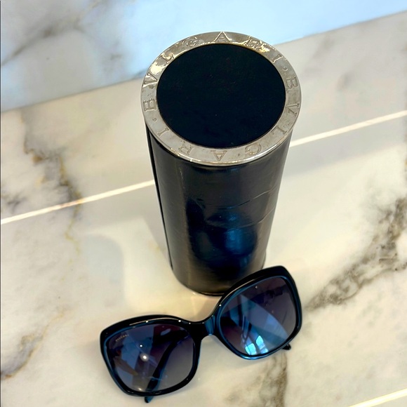 Bvlgari Black Sunglasses with Oversized Square Frame and Gradient Lenses - Picture 10 of 11